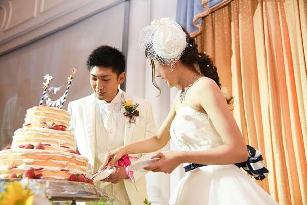 結婚式の定番演出!ケーキであまーい演出をファーストバイト❤３つのバイトの意味とは！？