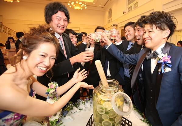 結婚式で終える?それとも二次会もやる？