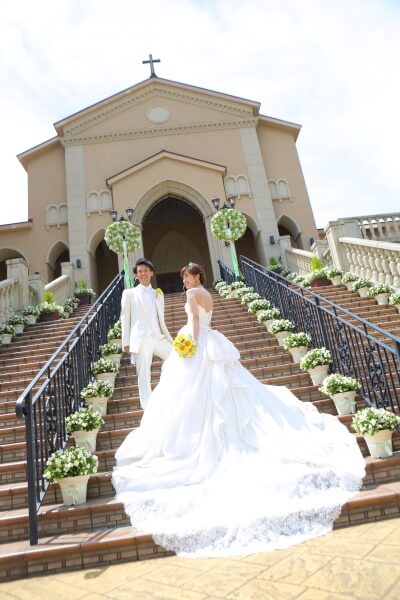 ピアザララルーチェ　大階段　前撮り　ウエディングドレス　タキシード　トレーン