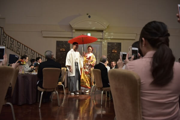 和装　ルーチェ　入場　色打掛　番傘