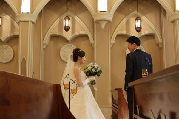 ファーストミート　向かい合う