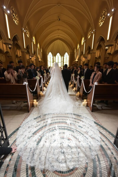 ルーチェ　チャペル　トレーン　ドレス　ウエディングドレス　バージンロード　シンデレラロード