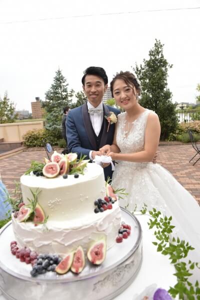 ケーキ　ケーキ入刀　ドレス　タキシード　ルーチェ