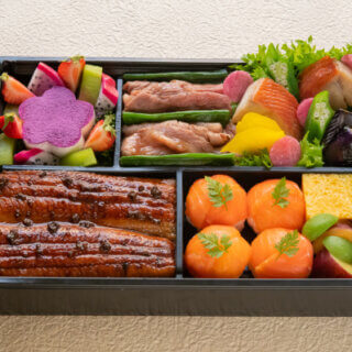 ＼夏季限定／黒毛和牛や鰻を使ったスタミナ弁当を販売中♪