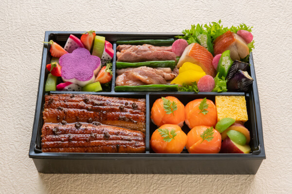 ＼夏季限定／黒毛和牛や鰻を使ったスタミナ弁当を販売中♪