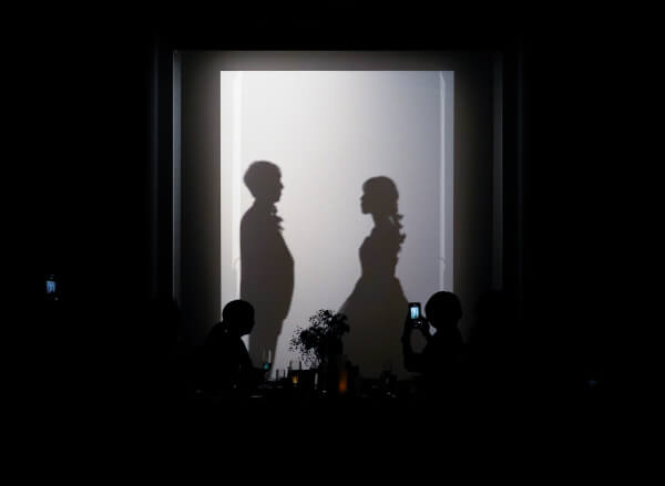 シルエット入場