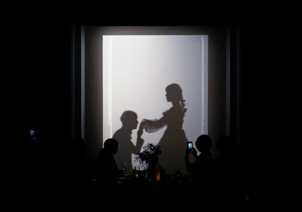 シルエット入場